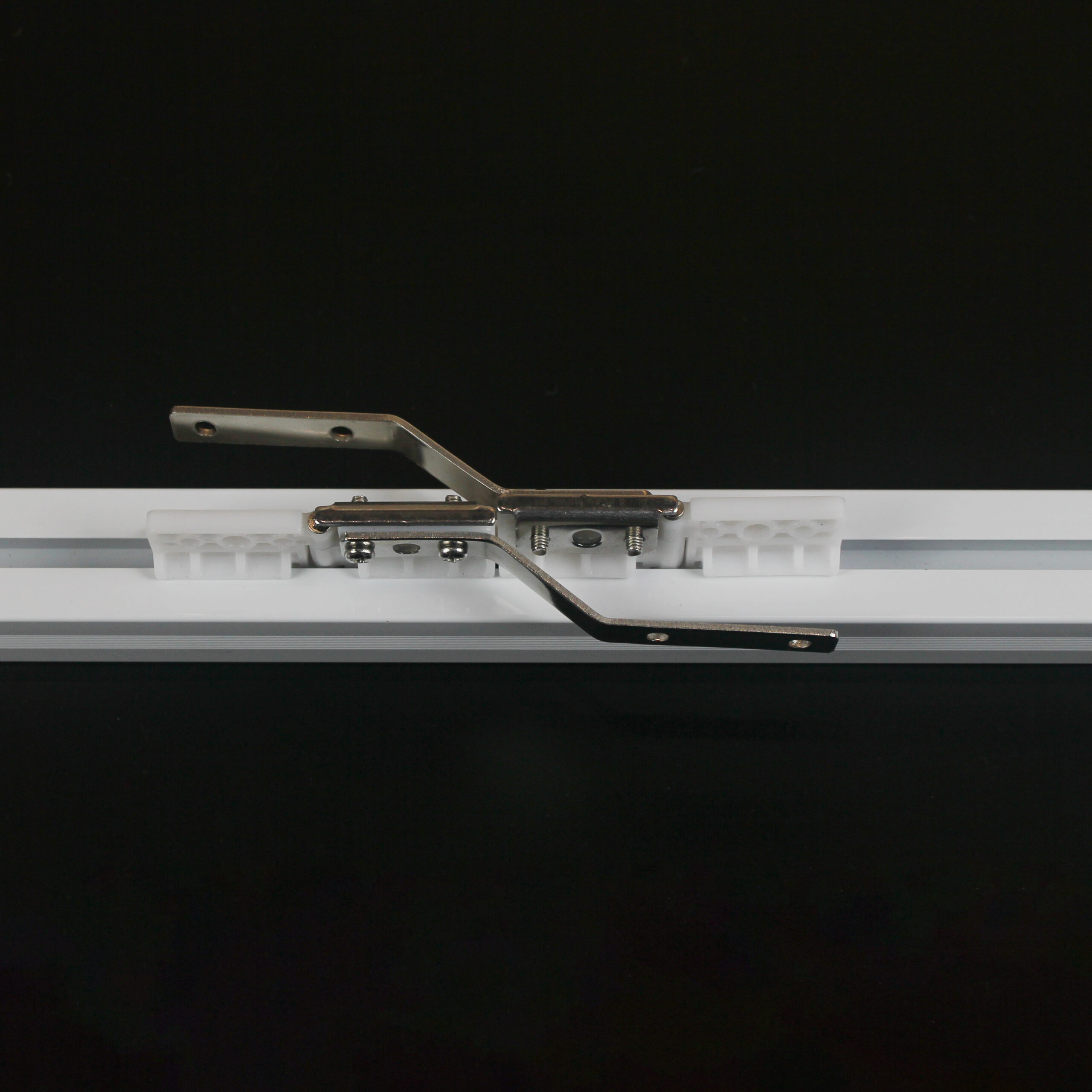 【New Arrival】Motorized Curtain Track—Built for African Homes 5 细节3 scaled